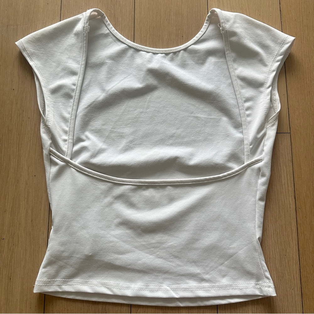 backless tee - Picture 2 of 3